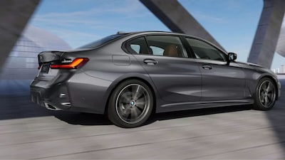 BMW 3 Series को नए अवतार में पेश किया गया है.