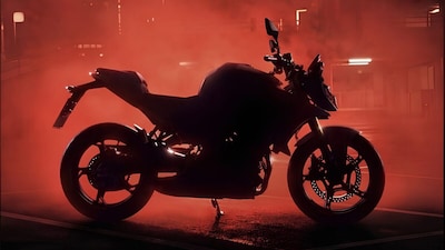 BMW ने All-New 450 cc Naked Twin Bike अनवील किया है.
