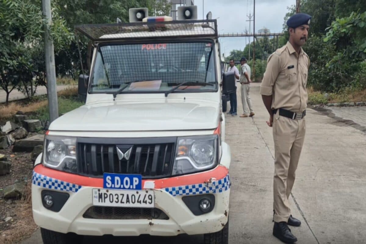 रतलाम के खेत में मिले दो शव, 20 वर्षीय युवक की हुई पहचान, कंकाल नाबालिग युवती का होने की आशंका