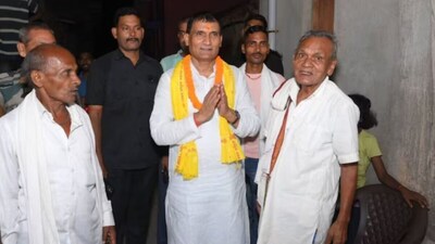 जनसुराज ने डॉ. अनुज कुमार सिंह को पटना स्नातक निर्वाचन क्षेत्र से उम्मीदवार बनाया है.