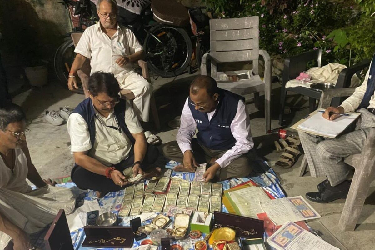 पति ADM, पत्नी सब रजिस्ट्रार, दोनों के ठिकानों पर रेड से हड़कंप; कैश और ज्वेलरी बरामद