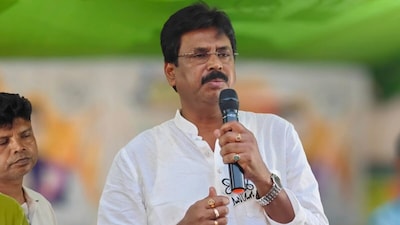 विश्वजीत दास टीएमसी और बीजेपी दोनों पार्टियों से विधायक रह चुके हैं.