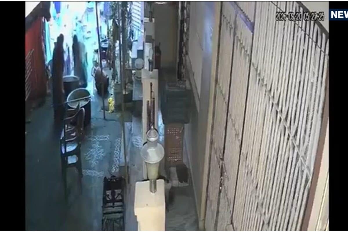 महाप्रसाद की रसोई में भयानक हादसा खौलते सांभर के बर्तन में गिरी महिला विजयवाड़ा के गणेश उत्सव में पसरा मातम