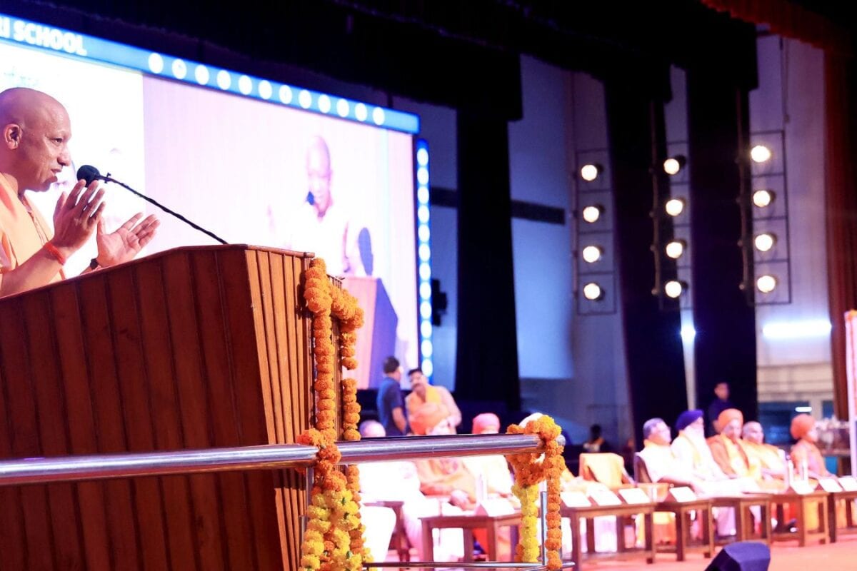 ऐसा न हो कि जालीदार टोपी इनसे छिटक जाए अशोक सिंघल को याद कर भावुक हुए योगी अखिलेश को लेकर कह दी बड़ी बात