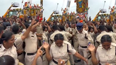 Policemen Dance to Drum Beats During Ganpati Visarjan, Public Delighted by Viral Video!