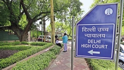 हाईकोर्ट ने नरमी बरती. 