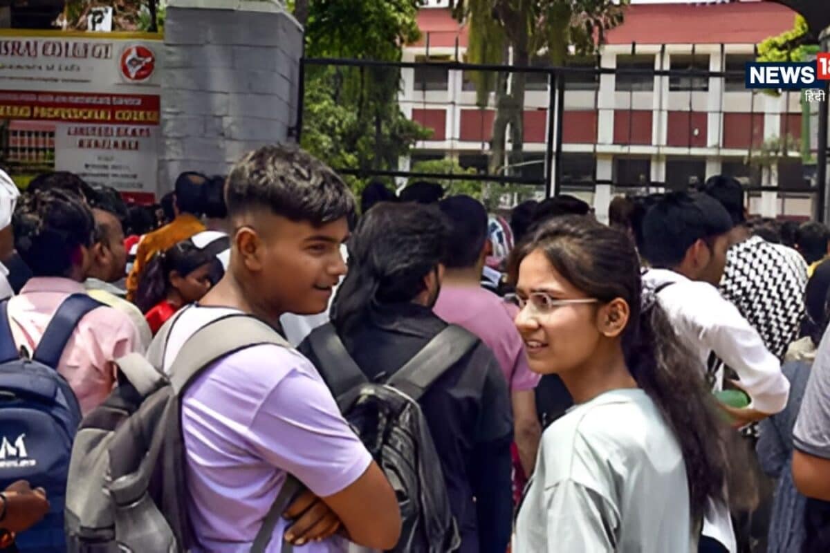 डूसू चुनाव 2026 में छात्रों का तेवर: नेताजी भाषण छोड़िए पहले हमारे रहने का ठिकाना बताइए