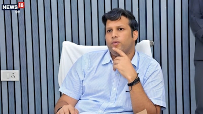  जिलाधिकारी रविंद्र कुमार मंदर.