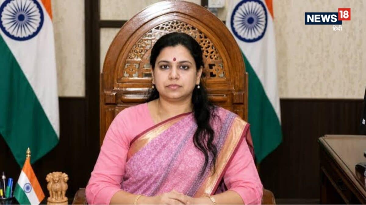 आईएएस दिव्या मित्तल का इस्तीफा स्वीकार, सोशल मीडिया पर लोगों की आलोचना
