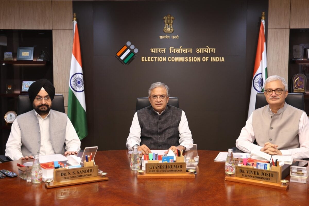 फॉर्म-6 के साथ अतिरिक्त जानकारी जरूरी नहीं SIR विवाद के बीच चुनाव आयोग का बड़ा फैसला