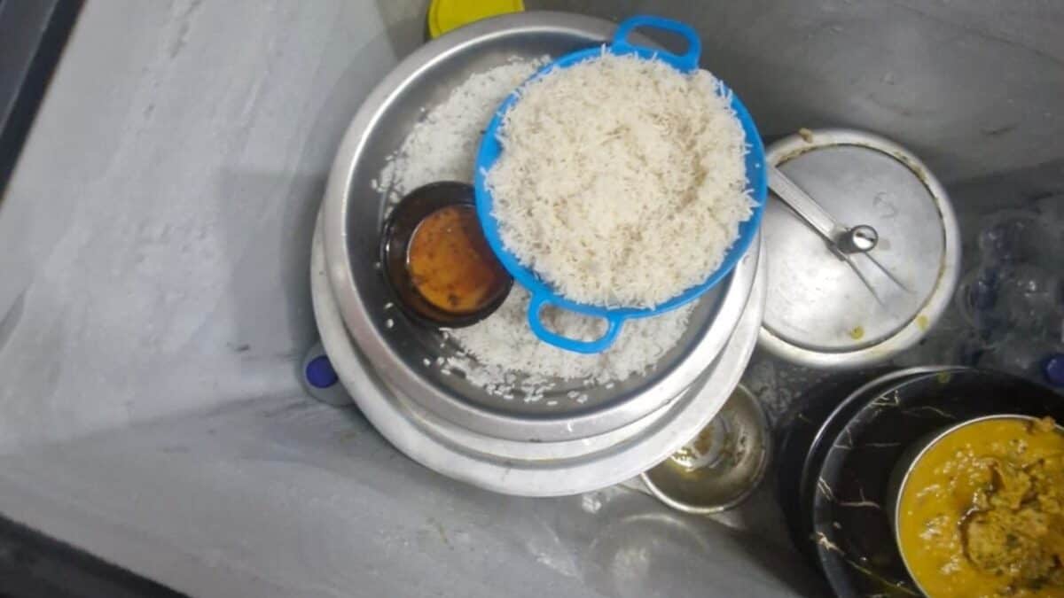 यूपी में 317 रेस्टोरेंटों पर छापेमारी, खाद्य सुरक्षा की बड़ी लापरवाही पकड़ी गई