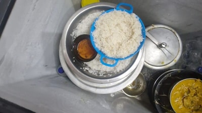 यूपी के कई नामी होटलों में खाना के नाम पर बिक रहा अनहाइजेनिक फूड.