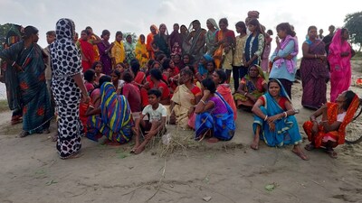 पटना में गंगा किनारे प्रतिमा विसर्जन के दौरान गड्ढे में डूबे 6 लोग, एक की मौत की सूचना है