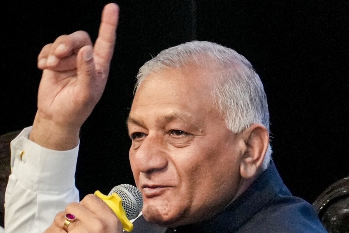 बारूद से पहले दिमाग का वार वीके सिंह ने बताया जंग जीतने का भारतीय सीक्रेट डिफेंस अटाशे बनेंगे कूटनीतिक ब्रह्मास्त्र