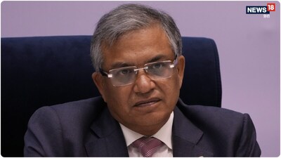 सीईसी ज्ञानेश कुमार के खिलाफ सुप्रीम कोर्ट में एक याचिका दाखिल हुई है. (पीटीआई)