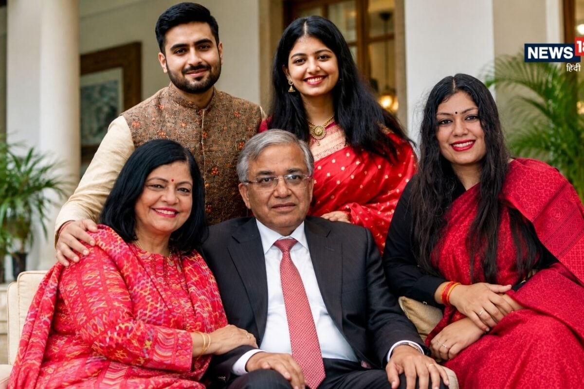 Gyanesh Kumar Family: परिवार में 28 डॉक्टर 3 IAS 1-1 IPS-IRS ज्ञानेश कुमार के बेटी-दामाद क्या करते हैं