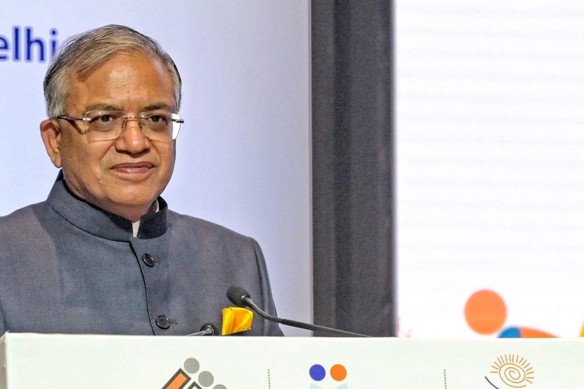 SIR या फॉर्म 6 पर कोई नया आर्डर नहीं आया चुनाव आयोग ने सुप्रीम कोर्ट का हवाला देकर क्या कहा