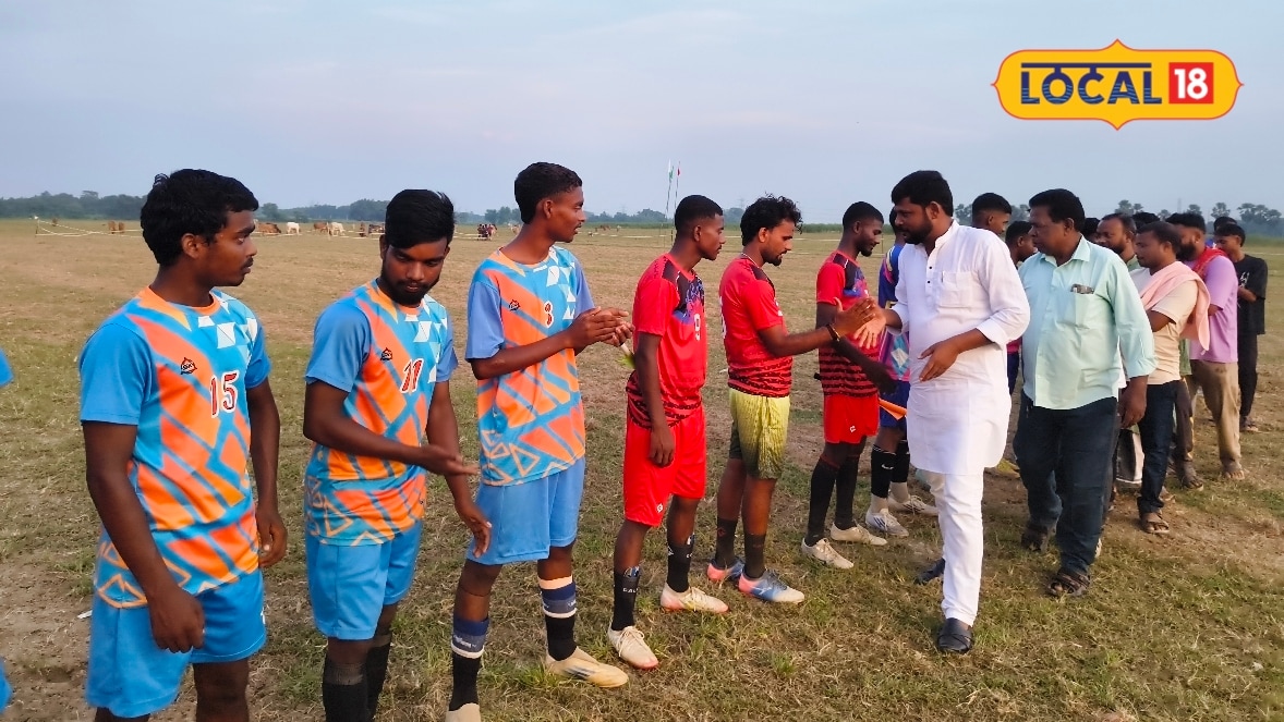पूर्णिया में IPL जैसा रोमांच: फुटबॉल फाइनल में चीयर गर्ल्स ने बढ़ाया खिलाड़ियों का जोश झूम उठे हजारों दर्शक