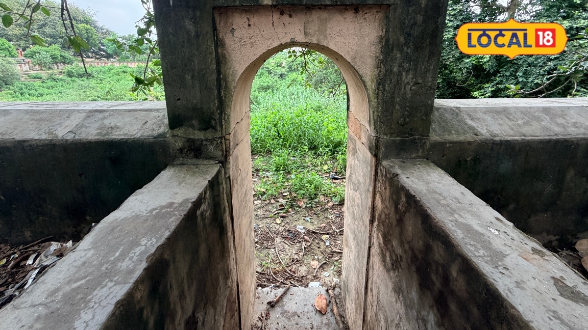 जौनपुर का राजा साहब पोखरा खो रहा पहचान कभी धार्मिक-सांस्कृतिक आयोजनों का था केंद्र आज पड़ा वीरान