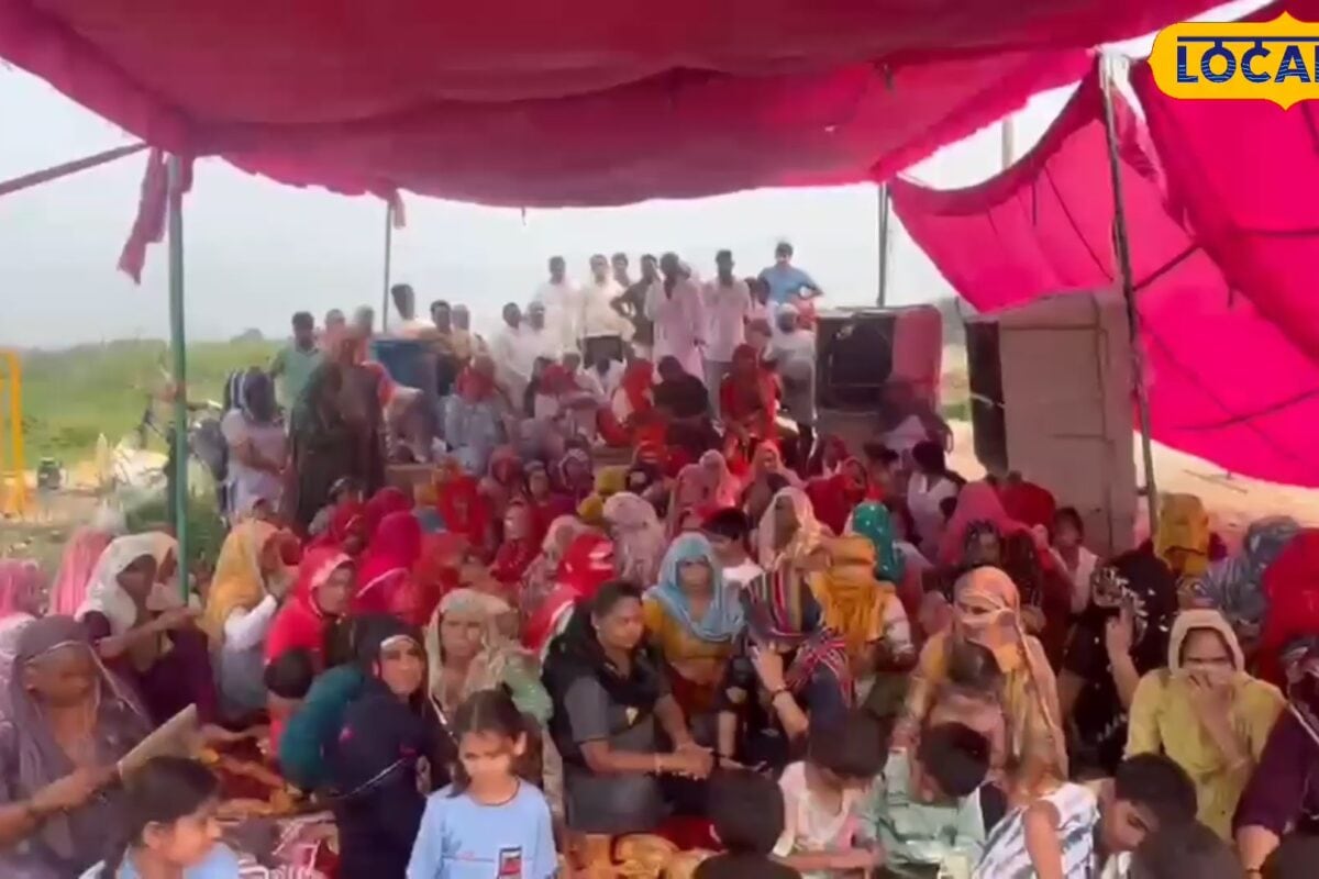 फरीदाबादः सोतई गांव में जमीन मुआवजे के लिए किसानों का धरना 32वें दिन भी जारी महिलाएं कर रहीं भजन-कीर्तन