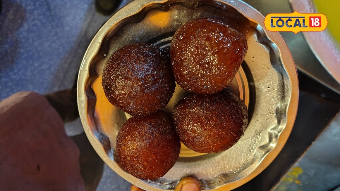 Champaran Famous Sweets: बाप रेगुलाब जामुन है या संतरा 150 ग्राम का एक पीस अंदर छेना-खोआ का ट्विस्ट