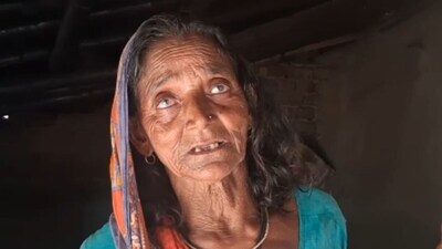 संसार देवी, प्रतापपुर गांव की महिला ने बेटे के मर्डर का आरोप नंदन यादव के पिता गनौरी यादव पर लगाया.