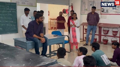 कांग्रेस विधायक जिग्नेश मेवाणी को लेकर एक वीडियो सोशल मीडिया पर तेजी से वायरल हो रहा है.