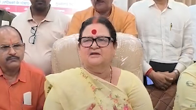 कानपुर जलभराव समस्या में घिरीं महापौर प्रमिला पांडेय. 