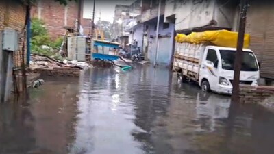 Kanpur Rains Expose Municipal Negligence: Lakshmipurwa Submerged, 250 Homes Trapped.