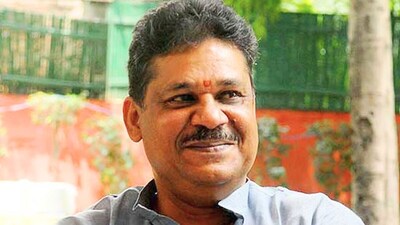 रंगदारी मांगने के मामले में सांसद कीर्ति आजाद को हाईकोर्ट ने जेल जाने से फिलहाल बचा लिया है. 