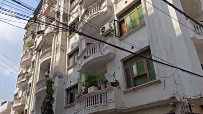 वजीरगंज थाने क्षेत्र में एसए अपार्टमेंट का एक पिलर जमीन में धंस गया,
