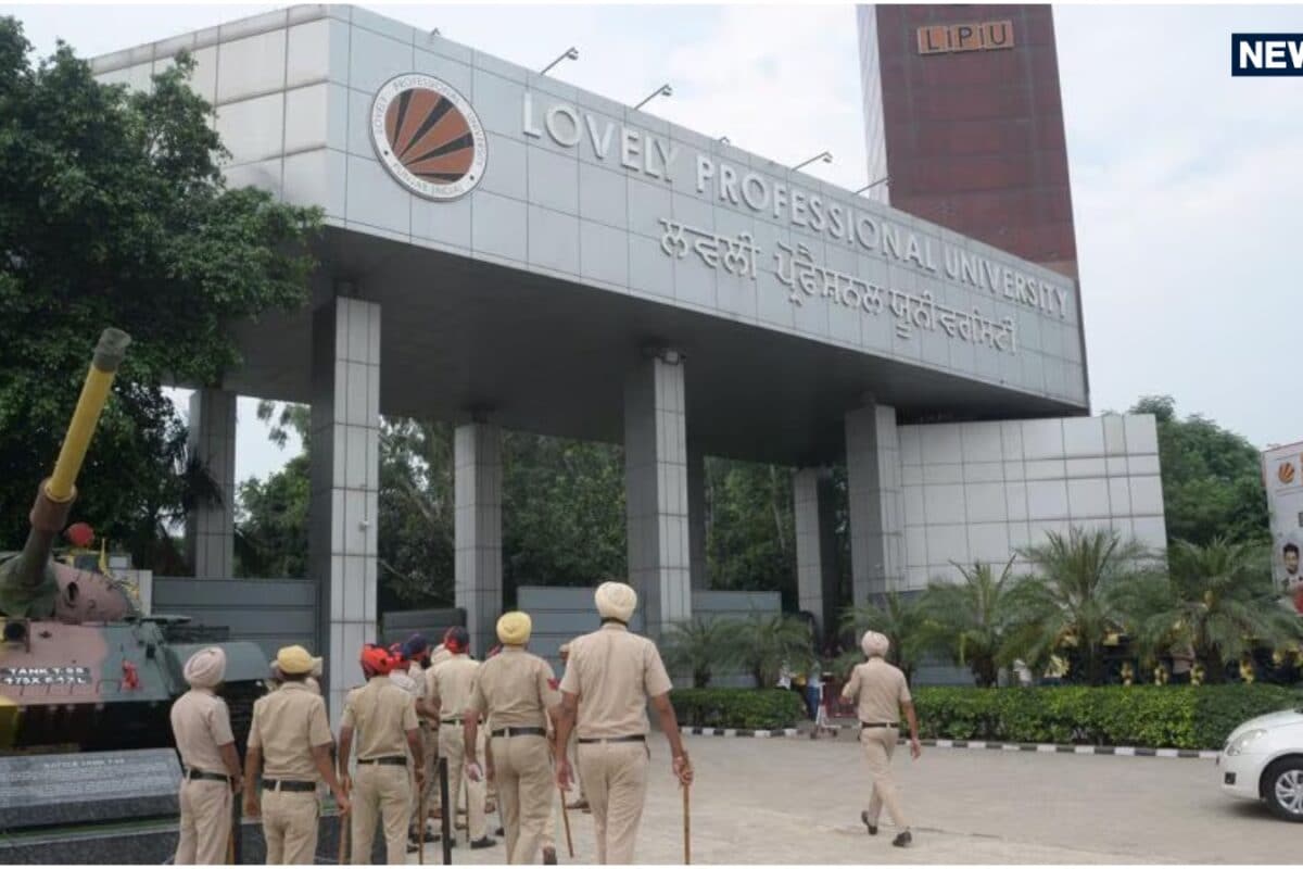 रेप की अफवाह से धधका LPU कैंपस: सड़कों पर उतरे हजारों छात्र चंडीगढ़-अमृतसर हाईवे बंद पुलिस ने दर्ज की FIR