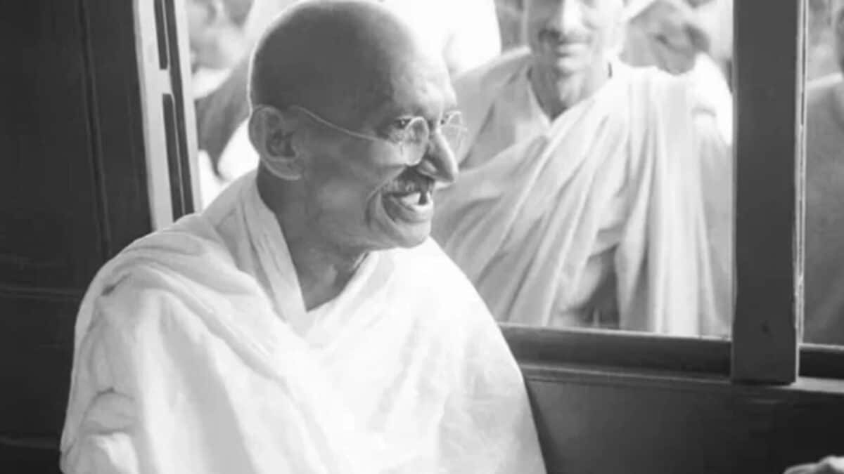 गांधी जी ने महंगा पेन चोरी होने पर छोड़ा था इस्तेमाल