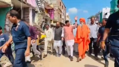 सीएम मोहन यादव निरिक्षण करते हुए.