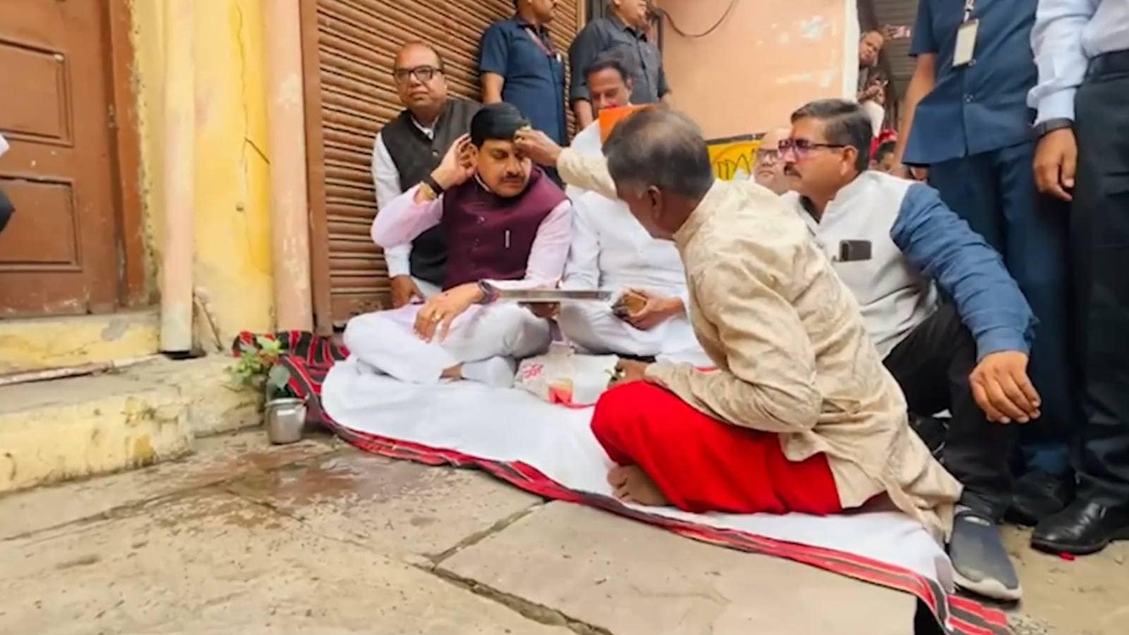 CM मोहन यादव के पैतृक घर पर चला हथौड़ा, सिंहस्थ 2028 के लिए सड़क चौड़ीकरण पर एक्शन शुरू