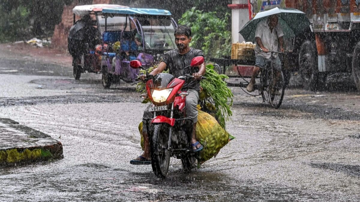 डीप डिप्रेशन से 23 राज्यों में भारी बारिश, लैंडस्लाइड और बर्फबारी