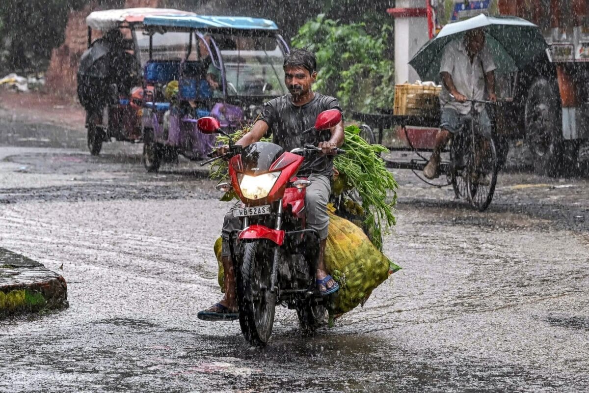 लैंडस्लाइड बादलफाड़ बारिश कहीं बर्फबारी… डीप डिप्रेशन से 23 राज्यों में आफत जाते मानसून ने पलटकर क्यों मचा दिया कोहराम