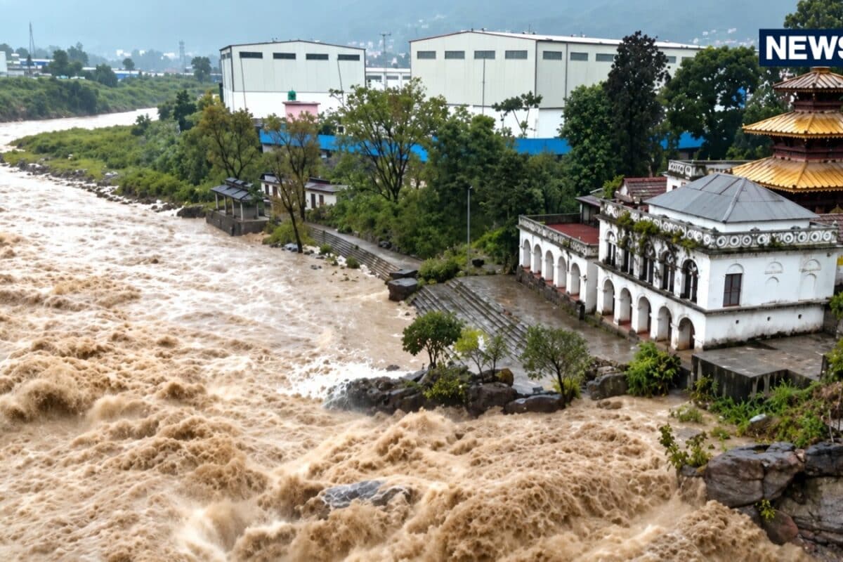 भारत के पड़ोस में फिर चिंघाड़ भरने लगी ये नदी, तबाही का पहला सिग्नल, 3 हाईवे पर लाल निशान