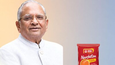 पीयूषभाई वाघ-बकरी ग्रुप के संस्थापक नारणदास देसाई के पोते थे.