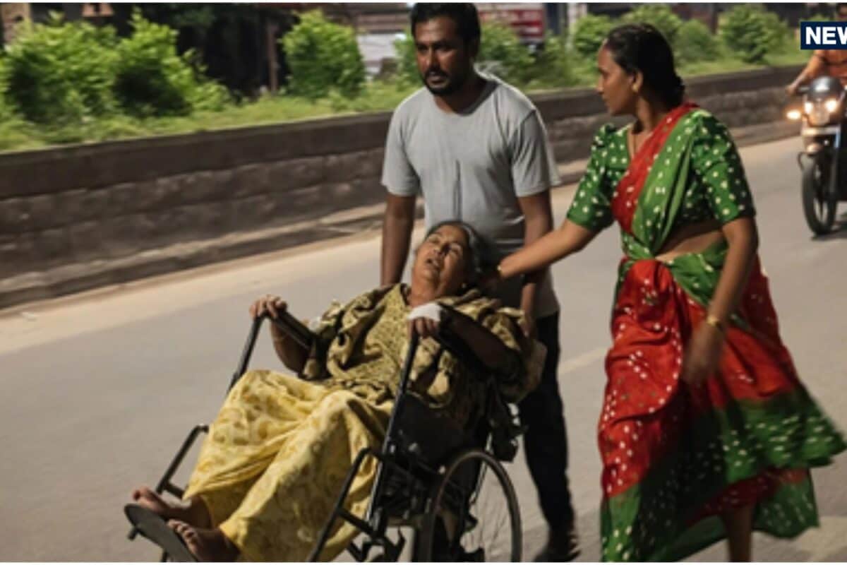 ममता का फर्ज और सिस्टम का दर्द: 5 घंटे तड़पती रही बीमार मां बेबस बेटा 2 KM व्हीलचेयर खींच पहुंचा MLA के घर