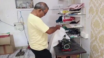 ग्रामीण इलाकों में टेलर्स के पास वर्क ओवरलोड हो गया है.