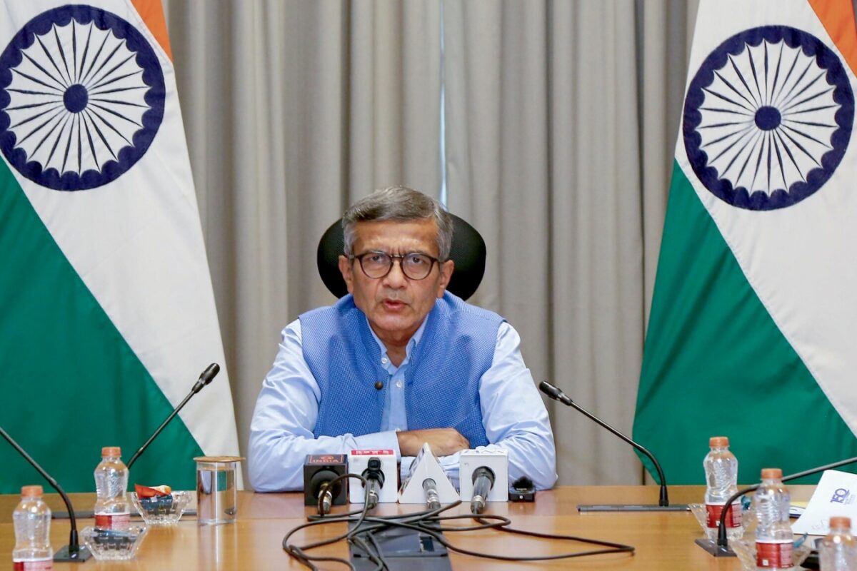 Exclusive: जब यूक्रेन एक महीने में 100 मिसाइलें बना सकता है तो भारत पीछे क्यों रहे डिफेंस सेक्रेटरी ने बताया फ्यूचर प्लान