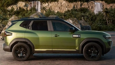 Renault Duster को हाइब्रिड इंजन के साथ लॉन्च किया गया है.