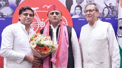 साल 2009 के लोकसभा चुनाव में सलीम शेरवानी बदायूं से सपा के सिटिंग सांसद थे. लेकिन मुलायम सिंह यादव ने अपने भतीजे धर्मेंद्र यादव को राजनीति में स्थापित करने के लिए शेरवानी से बिना कोई चर्चा किए उनका टिकट काट दिया.