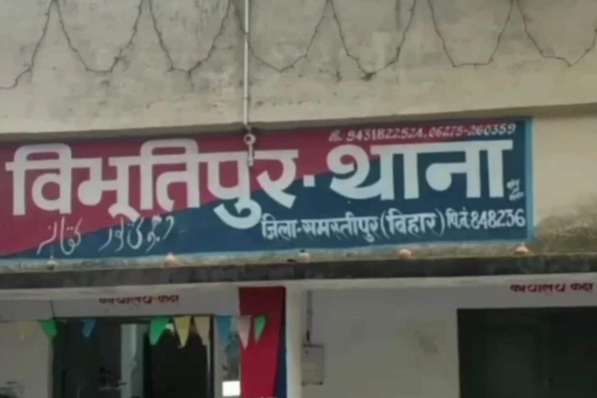 हाथ जोड़कर ‘भैया-भैया’ कहती रही लड़की पर नहीं माने लड़के, समस्तीपुर में बदसलूकी का एक और वीडियो वायरल, पीड़िता से मारपीट भी की