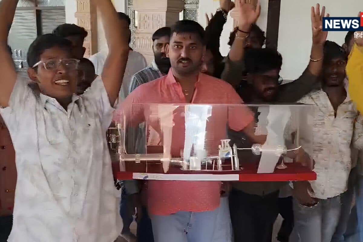 Trader Offrs Silver Cement Plant Model at Sanwalia Ji Temple