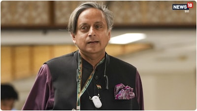 शशि थरूर ने कहा कि नागरिकों को मतदान अधिकार से वंचित करना 'एकमात्र साजिश' है. (फाइल फोटो)