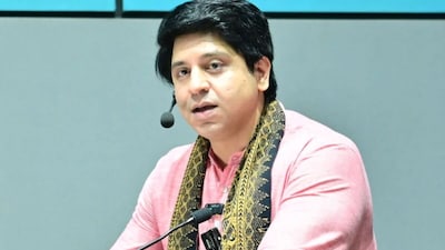 शहजाद पूनावाला ने अखिलेश यादव को राहुल गांधी से अलर्ट रहने की सलाह दी है.