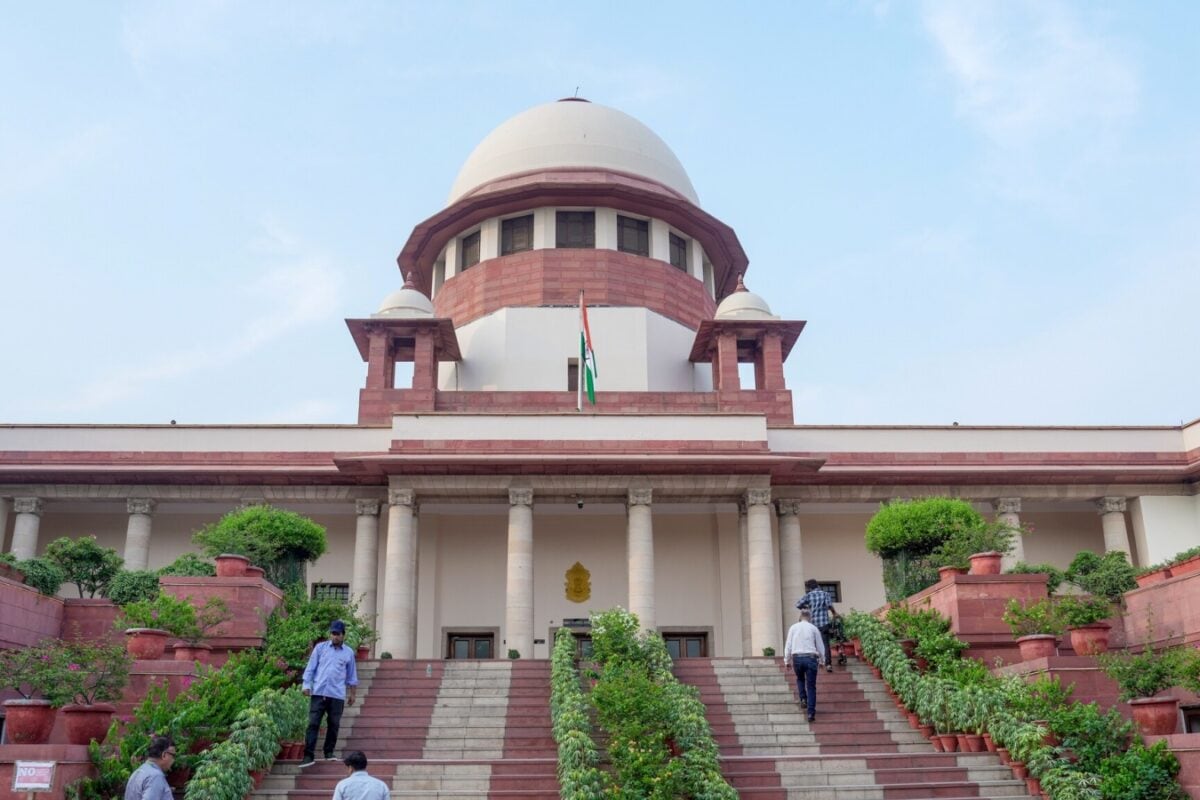 कक्षा 6 पर न थोपें 3 भाषा फॉर्मूला सुप्रीम कोर्ट ने CBSE से कहा जल्दबाजी न दिखाएं 2027 तक टालें फैसला