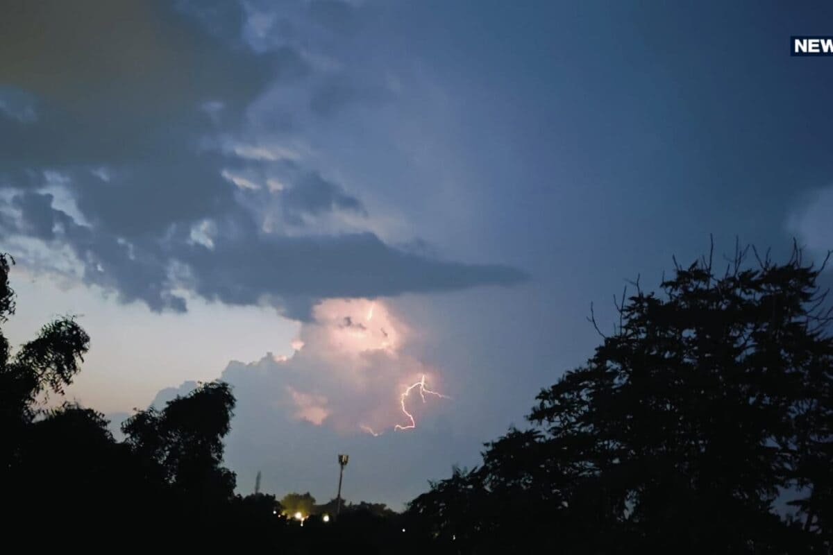 Rajasthan Aaj ka Mausam: राजस्थान में आज बरसेंगे बादल, 26 जिलों में बारिश-आंधी का अलर्ट, जानें अपने शहर का मौसम